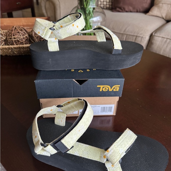 Teva Floral Strap Sandals - Black and Yellow - Picture 5 of 5